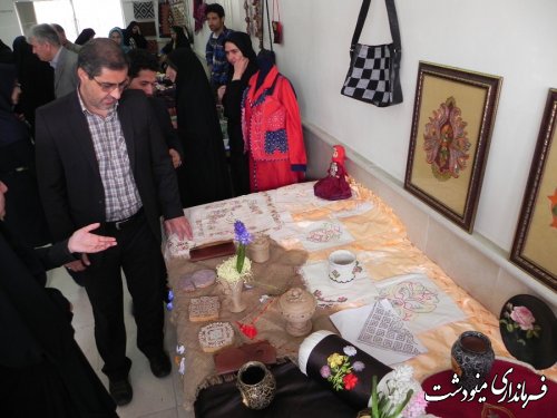 افتتاح نمایشگاه دستاورد های هنرمندان هنرهای سنتی و دستی در مینودشت 