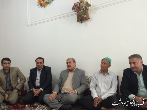 دیدار فرماندار از خانواده مدد جویان سادات تحت پوشش کمیته امداد امام خمینی (ره) مینودشت 