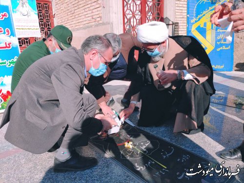 غبار روبی مزار شهدا به مناسبت دهه فجر درشهرستان مینودشت