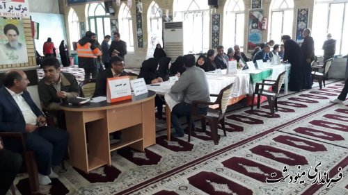 برگزاری میز خدمت در شهرستان مینودشت بمناسبت دهه فجر در مصلی محمد رسول الله(ص)
